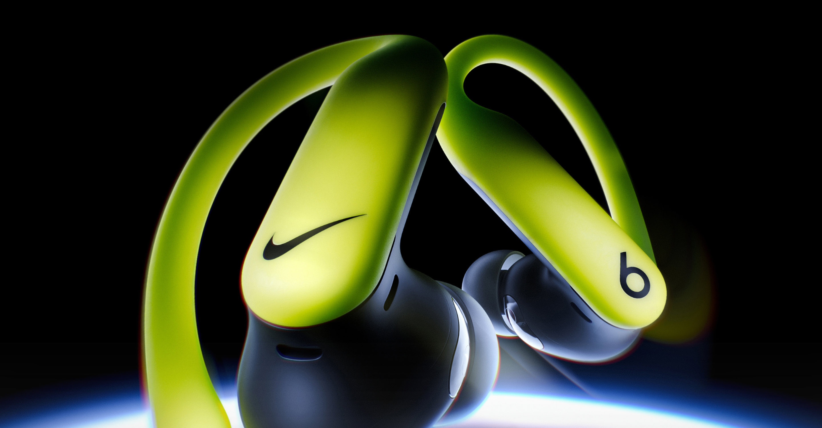Un par de auriculares Nike Powerbeats Pro 2 edición especial en color verde lima y negro sobre un fondo negro.